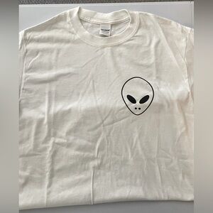 Teen Girls’ Sz S SS Tee With Alien Head Graphic, EUC